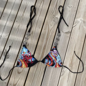 Ed Hardy bikini överdel  - Säljer min Ed Hardy bikini överdel. Sparsamt använd!! Storlek S 