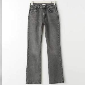 Ett par super fina jeans ifrån ginatricot. Bra skick❤️ nypris 500kr, bra i längd på mig som är 170cm