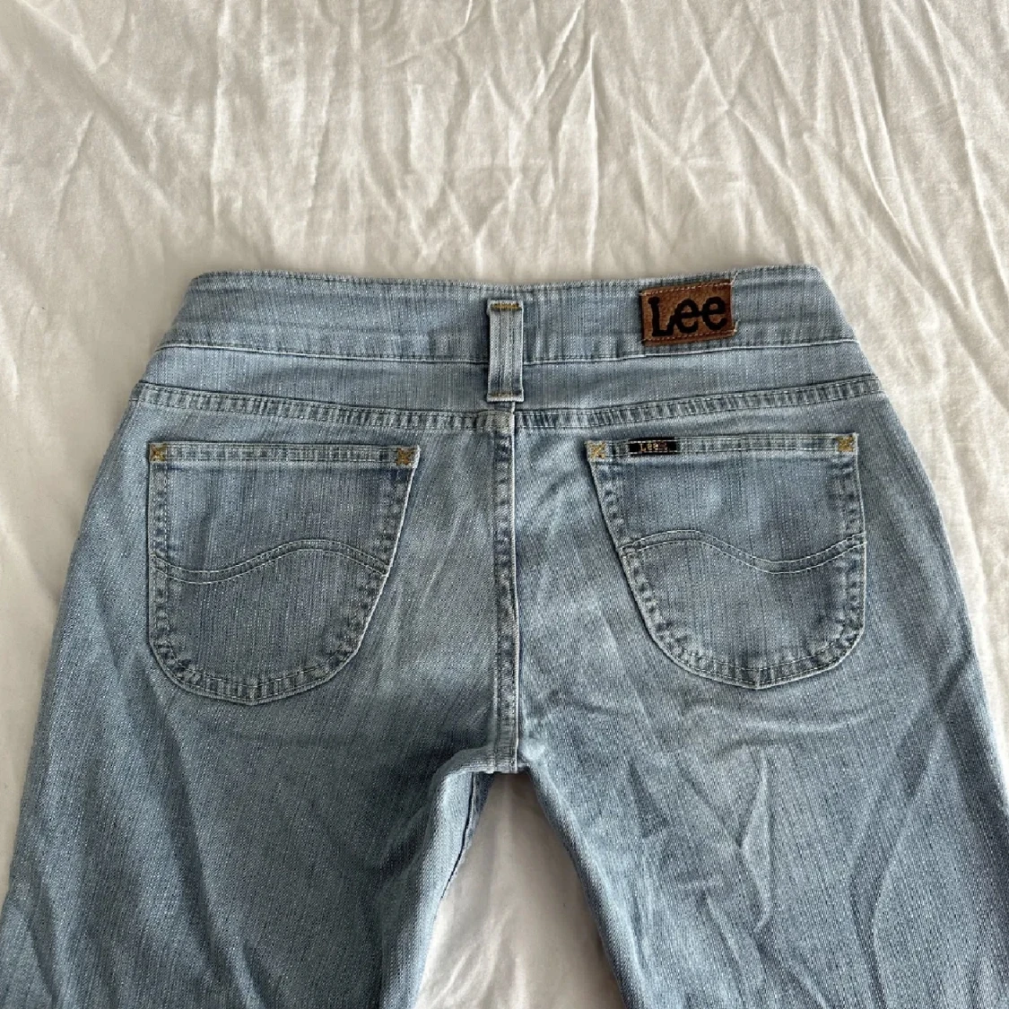 Låmidjade lee jeans  - 91