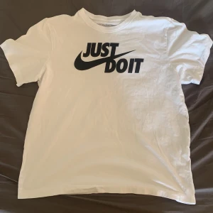 Nike tröja - Ny tröja inte använd storlek M/L