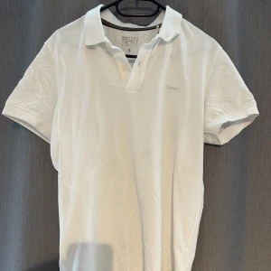 Esprit Pike - Vit - Vit pikétröja från Esprit i storlek M. Använd 1 gång sedan ny. 