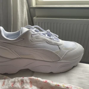Puma skor (oanvända) - Ett par Puma skor. Aldrig använt. Strl 42,5