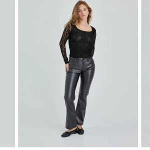 Skinnbyxa bikbok - Säljer dessa i en brun färg, köpte för ett tag sen men har nästan aldrig använt de. (Skriv privat för fler bilder) ❣️