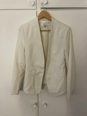 Kavaj  - En vit kavaj från New yorker.