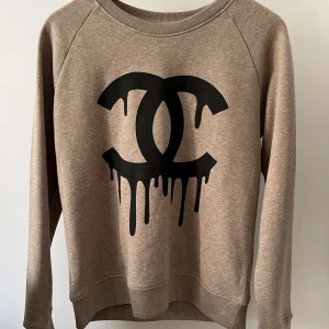 Sweater  - Oanvänd tröja, nypris över 1000kr. Köpt på Jackie. 