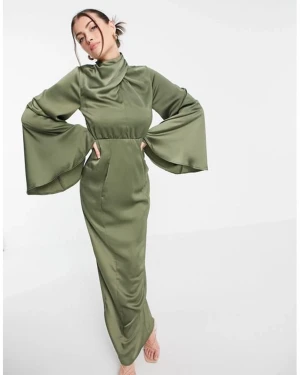 Oanvänd Asos Maxiklänning  - Helt ny oanvänd klänning. I strl 34 men passar även de som har stl 36. Kan skicka fler bilder om så önskas. Ny pris: 700kr.