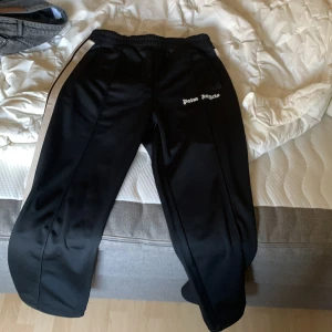 Palm Angels byxor  - Storlek L helt nyskick aldrig använda, mest intressekoll men vid bra bud säljer jag