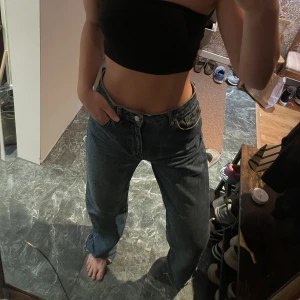 Jeans - Superfina jeans ifrån NA-KD, fin färg och är stretchiga! 