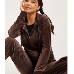 juciy couture strl M bud på pris  - hela sättet är typ ny skriv till mig om ni är intresserad eller ha frågor 