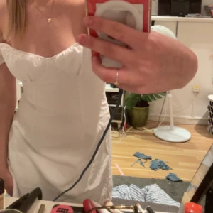 Vit sommar klänning - Köpt från hm använder knappt💓