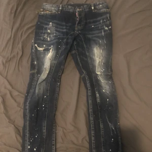dsquared2 jeans - Inte äkta dsquared2! Kvalitet 7/10 Fattas en bokstav Pris kan diskuteras (:
