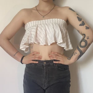 Oh shoulder Topp - Sommar Topp!☀️från NAKD  Aldrig använd, endast för bild!   Väldigt stretchigt material