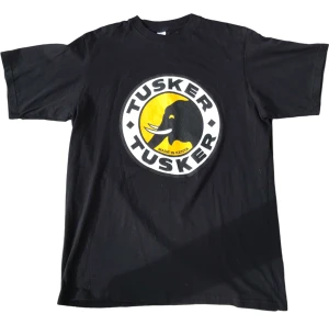 Tusker T-Shirt (Kenyansk Öl) - .