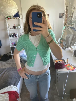 Gullig kofta  - Säljer denna gulliga kofta som är perfekt till sommaren! ❤️