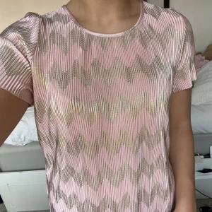 Topp!  - Så snygg topp i missoni mönster! Från märket ICHI