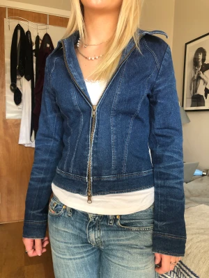 Jeansjacka - Jättesnygg denimjacka från märket Bay! Står inte storlek på men passar Xs-M💕