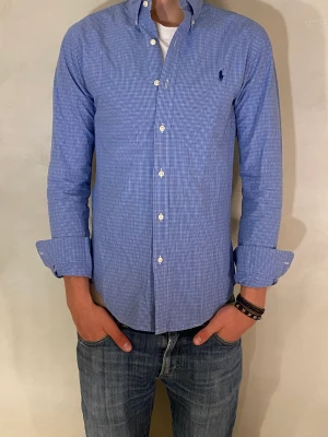 Skjorta Polo Ralph Lauren  - Säljer nu min Ralph Lauren skjorta i storlek S. Fint skick, givetvis autentisk. Skriv om du har funderingar! 