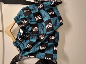 Burberry streetwear  - Hej? Bilderna är kanska slarvig tagen. Skick är bättre var det ser ut på foton. Använder dem mesta av de är knappast används önska du mer bilder ,,det bara pm
