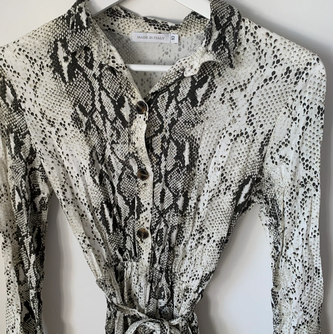 Klänning med slits från boohoo, strl 38 - 91