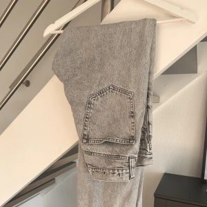 Hope rush jeans  - Hej jag säljer nu mina hope rush jeans i den nyaste modellen, dem är i storlek 31 men passar även 30 . Nypris på byxorna är runt 2000 kr .Skriv för fler frågor och funderingar😀kan även gå ner lite i pris vid snabb affär 🤫