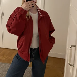 Röd bomberjacka  - Röd vintage bomberjacka!