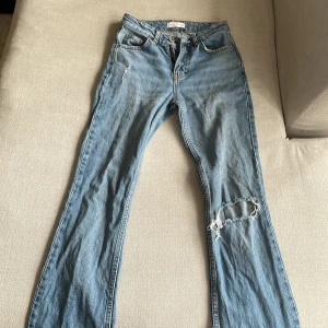 Jaens  - Ett par snygga blå jaens säljer på grund av att dom inte kommer till användning❤️ priser kan diskuteras  