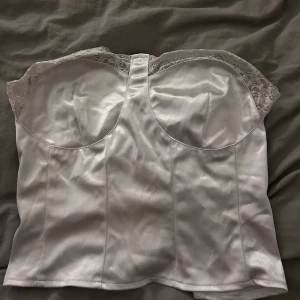 Topp - Urgullig vit topp