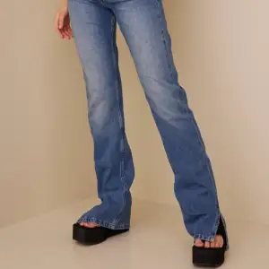 Blå jeans från Nelly, nypris 699kr säljer dom pga att dom inte passade mig, aldirg använda💕
