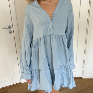 Skjortklänning - Denna sjukt fina och bekväma klänningen är supernajs till sommaren!