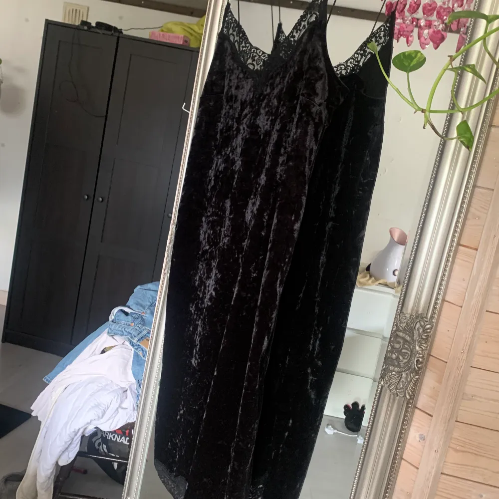 long lingerie dress or for special occasions/night out. Used 2-3 times . Klänningar.