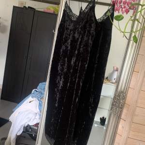 long lingerie dress or for special occasions/night out. Used 2-3 times 