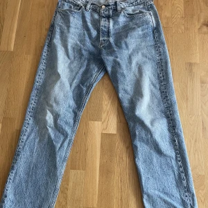 Jeans HOPE - HOPE Jeans i storlek 34, säljer pågrund av att dom inte kommer till användning.