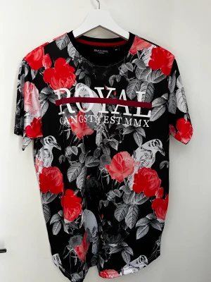 Raven - T-shirt  - Använder ledig den här och har börjat bli för liten