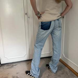 Jeans med detalj vid bakfickan. Från zara storlek 36🩷🩷