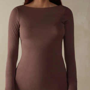 intimissimi tröja - Jättefin brun intimissimi tröja. Andvänd 1 gång så i bra skick. Säljer då den inte kommer till andvändning💗