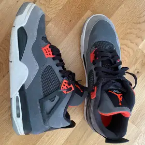 Air Jordan 4 Retro Infrared, bra skick men lite slitage, se detaljbild. Har ej kvar boxen. 