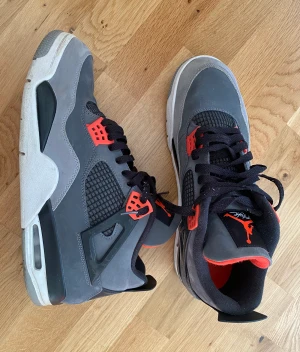Air Jordan 4 Retro Infrared, strlk 47,5 - Air Jordan 4 Retro Infrared, bra skick men lite slitage, se detaljbild. Har ej kvar boxen. 