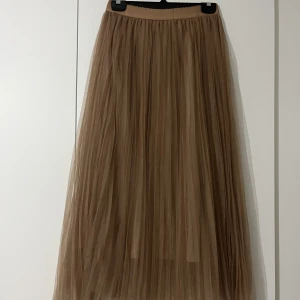 Brun kjol - Använd en gång är väldigt snygg 