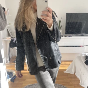 Jacka  - Läderjacka. 