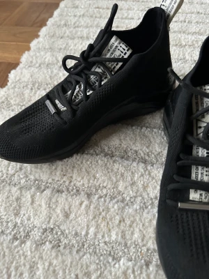 Steve Madden sneakers, storlek 38 - Knappt använda! Så snygga Steve Madden sneakers. Storlek: 38  Nypris: 1400:-