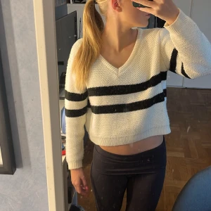 stickad tröja - Säljer denna fina tröja från NA-KD🤍🤍storlek xs!!!