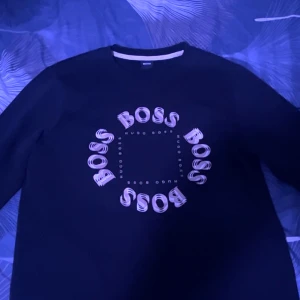 Hugo Boss tröja - Hugo Boss tröja i storlek M