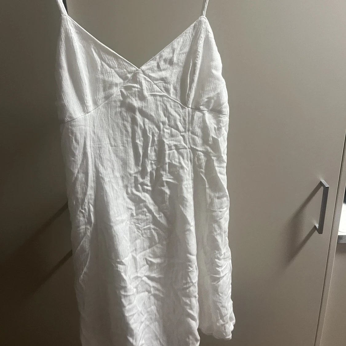 Vit klänning med rosett bak