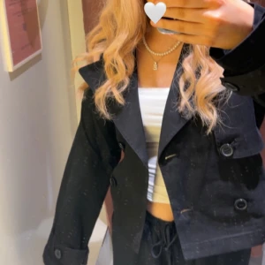 trenchcoat  - jättefin trenchcoat från gina, använd max 3 gånger, pris kan diskuteras 🩷