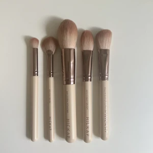 Hickap sminkborstar  - Alla är OANVÄNDA. Limited edition!!!! 100kr/st 