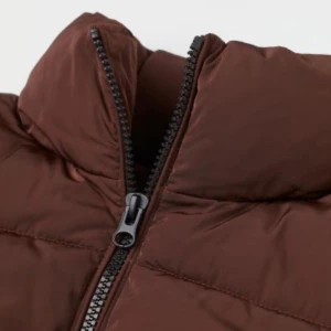 Puffer Jacka - Köpte jackan förra vintern men den är i nyskick, inga skador. Passar parfekt under hela vintern. 