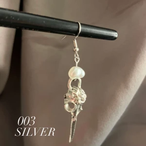 003 silver - Detta är 003 silver, as snygga! Kostar 79kr för ett örhänge och 139kr för ett par😻🌟🙌🏽💋