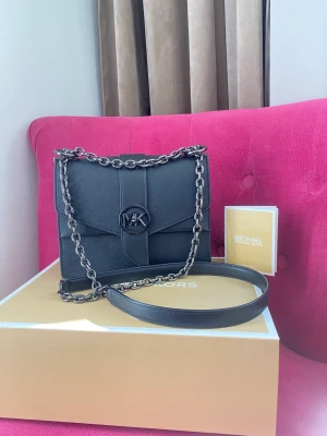 Michael kors bag - Green Wich Xbody bag, väldigt fint skick