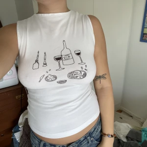 Topp - En topp jag sytt och dekorerat själv⚡️✨ tvättas i 40 grader!!