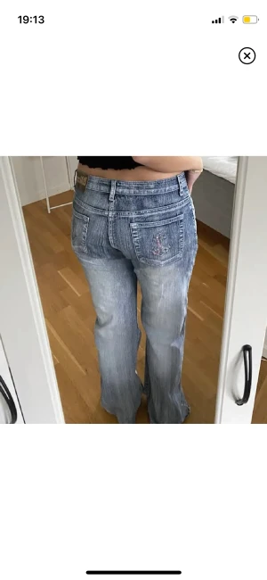 Lågmidjade jeans - Super snygga Lågmidjade jeans med coola detaljer❣️